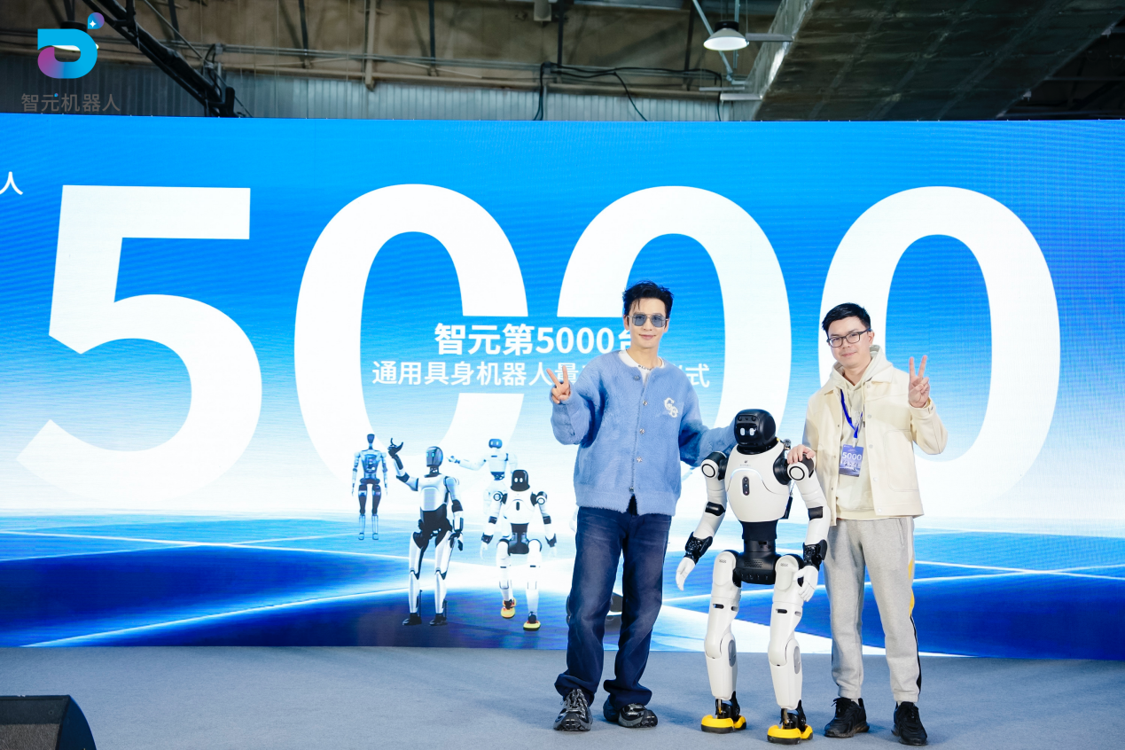 PG第5000台通用具身机器人量产下线，灵犀X2交付黄晓明工作室